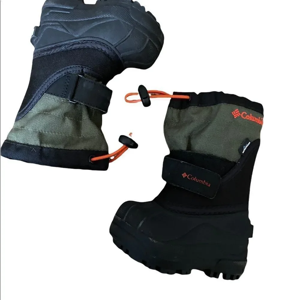 Columbia | Infants Kids Powderbug Plus II Waterproof Pac Boots Green Black | 4